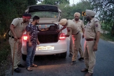 ढिलवां-नडाला मार्ग पर वाहनों की जांच की