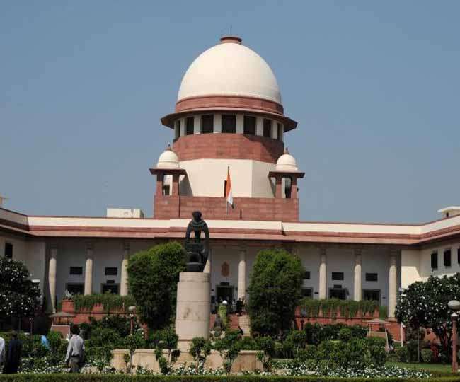 पैन के लिए आधार अनिवार्य करने का फैसला सुप्रीम कोर्ट के स्कैनर पर