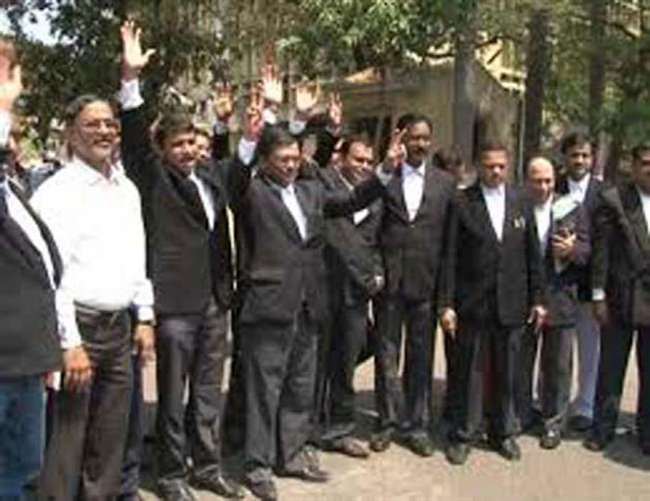 इलाहाबाद हाईकोर्ट के वकीलों की हड़ताल आज