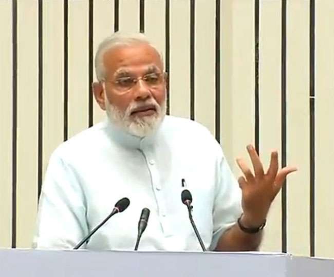 सिविल सेवा दिवस पर PM मोदी ने कहा- काम का बोझ नहीं, चुनौतियां बढ़ीं