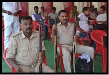 मतदान कर्मियों ने दिया योगदान, बूथों पर पहुंचे