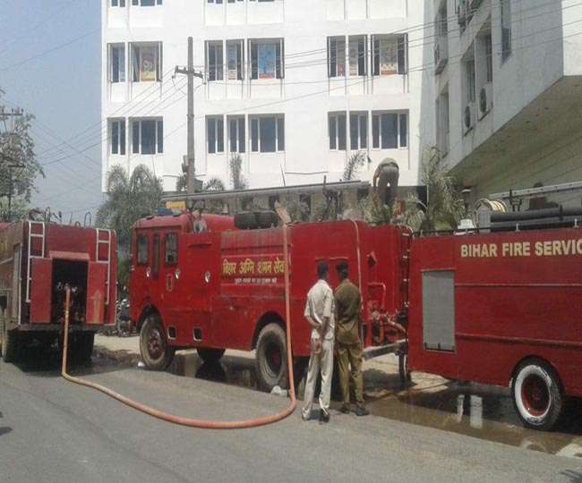 पटना के चाणक्य भवन में लगी आग, लपटों से जले PNB जोनल अॉफिस के कागजात