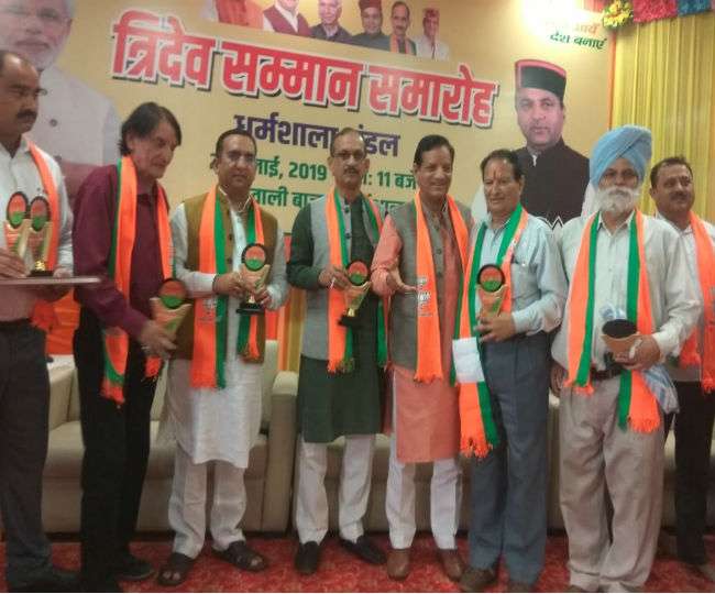 त्रिदेव सम्मान समारोह में उपचुनाव की तैयारी का पाठ Kangra News
