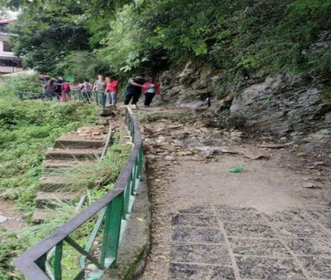 Bhagsu Nag Landslide: फोटो खिंचवाने न रुकते तो शायद बच जाती आठ माह की मासूम Kangra News