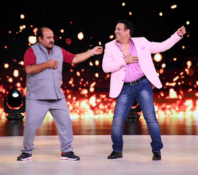 माधुरी दीक्षित और गोविंदा संग Dancing uncle ने कुछ इस प्रकार लगाए ठुमके, तस्वीरों में देखिए