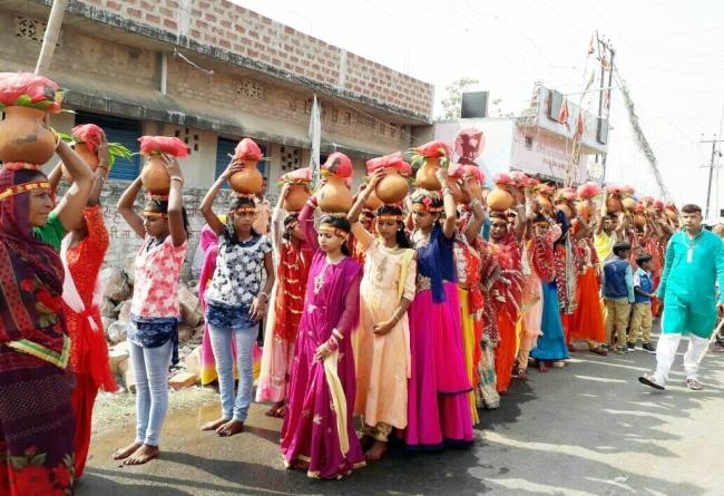 कलश शोभायात्रा के साथ शुरू हुआ तीन दिवसीय अखंड रामधुन