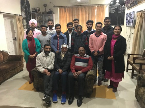 प्लेसमेंट ड्राइव इंटरव्यू में चुने छात्र