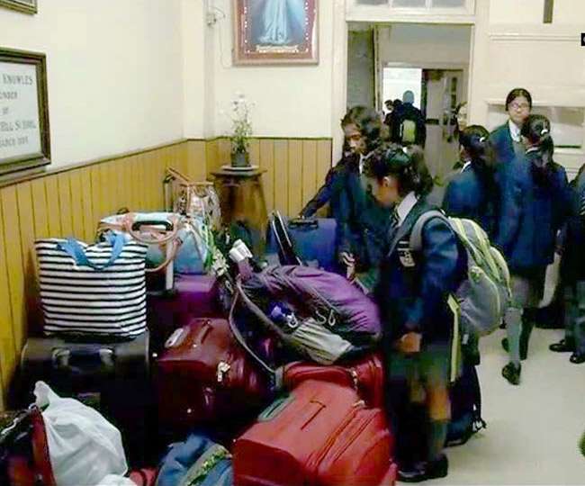 दार्जिलिंग में पढ़ने वाले छात्रों के लिए पिघला जीजेएम का दिल, बंद में दी 'छूट'