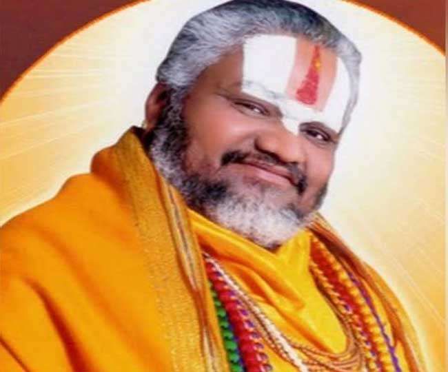 दुष्कर्म के आरोपी फलाहारी बाबा के कमरे से मिले महिलाओं के आभूषण और सीडी