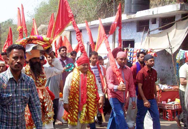 Pics: मां ज्वाला के दर श्रद्धालु नतमस्तक