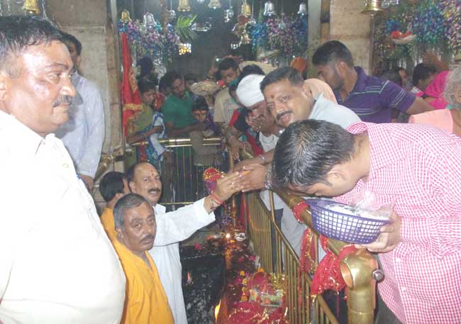 Pics: मां ज्वाला के दर श्रद्धालु नतमस्तक