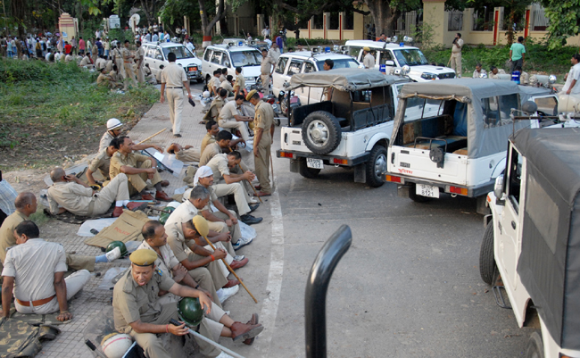 Pics: अनंत समर्थकों का दक्षिण बिहार पर कब्जा, असहाय हुई पुलिस