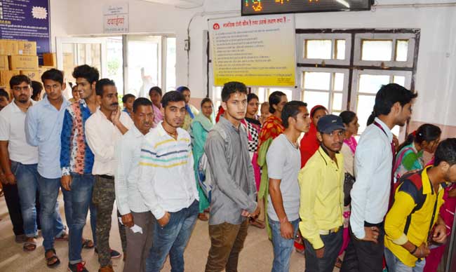 Pics: भगवान भरोसे मरीज