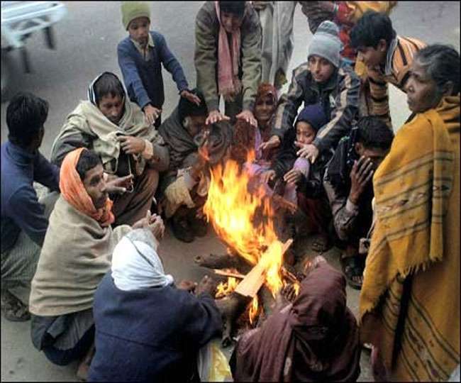 कड़ाके की ठंड से कांपा उत्तर भारत, कश्मीर में चौथे दिन भी कटा रहा सड़क संपर्क