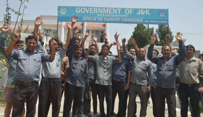 ट्रैफिक पुलिस के खिलाफ ऑटो चालकों का प्रदर्शन