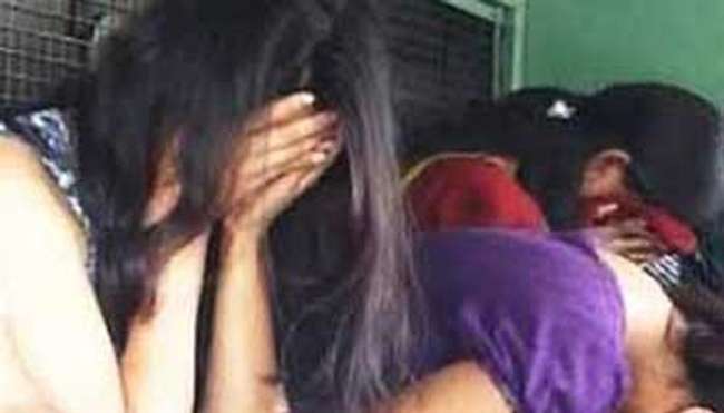कुशनीगर में सेक्स रैकेट, चार युवतियों सहित नौ गिरफ्तार