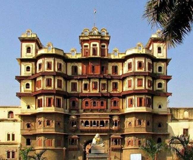 MP Election 2018 : इंदौर में कहीं लगे वादों के चौके तो कहीं तानों की बाउंसर