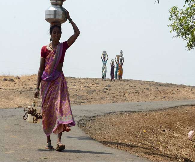 छत्तीसगढ़: बढ़ते तापमान से बूंद-बूंद के लिए तरसे लोग, पानी के लिए तय करनी पड़ रही मीलों की दूरी