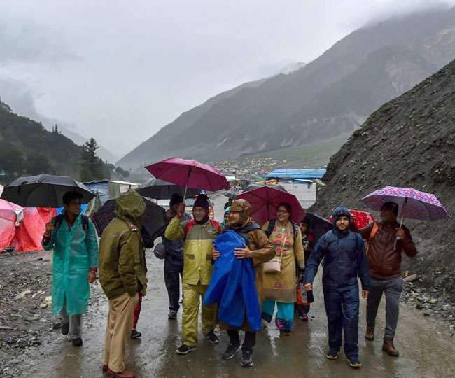 देशभर में भारी बारिश से तबाही, अमरनाथ यात्रा रोकी गई, गोवा और गुजरात के लिए अलर्ट जारी