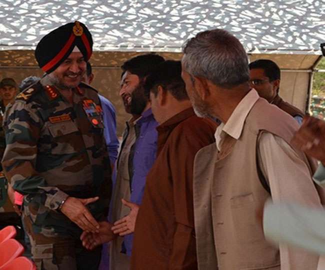 लेफ्टिनेंट जनरल रणबीर सिंह ने कुपवाड़ा और बारामूला जिले के ग्रामीणों से की मुलाकात