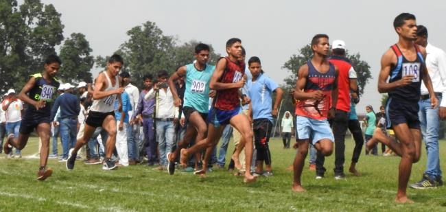 बदायूं के प्रवीण ने मंडलीय खेलकूद प्रतियोगिता में जीती 800 मीटर दौड़