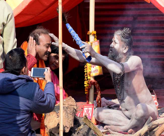 प्रयागराज कुंभ 2019: विहंगम संगम... धर्म ध्वजा से सजी कुंभ नगरी