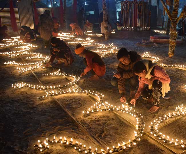 प्रयागराज कुंभ 2019: विहंगम संगम... धर्म ध्वजा से सजी कुंभ नगरी