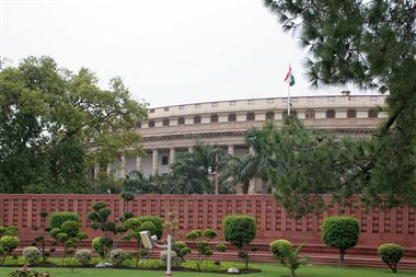 सेवा में देरी पर 50 हजार का जुर्माना जायज