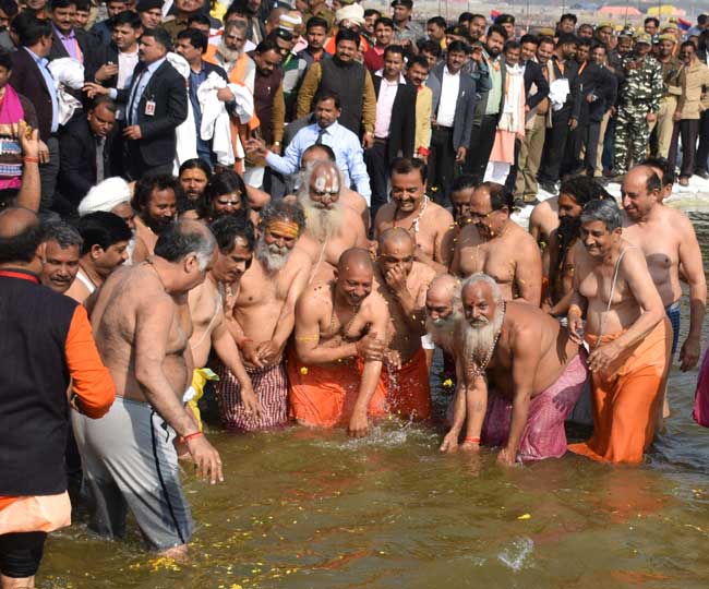 Pics: संगम में सरकार का ‘शाही स्नान’