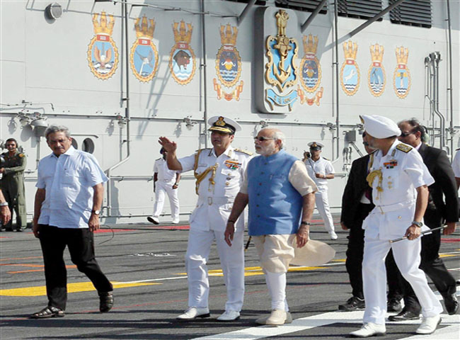 समंदर के सिकंदर बने मोदी, देखें तस्वीरें