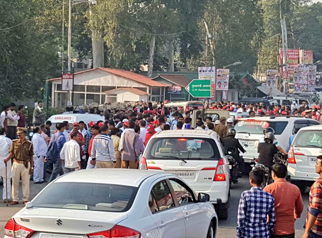 देखें तस्वीरें : अखिलेश यादव की विकास से विजय की ओर यात्रा में उमड़ा जनसैलाब