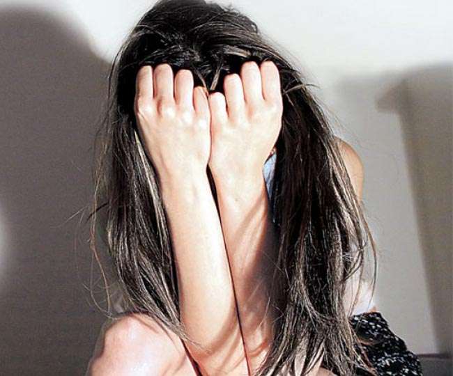 सेक्स रैकेट के दलालों के चंगुल में फंसी युवती, दुष्कर्म कर बूढ़े से बेचा