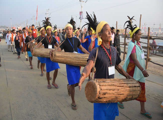इन तस्वीरों में देखें कुंभ मेले के अनोखे रंग