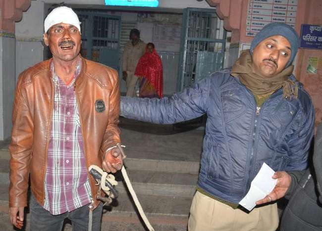 अपराधियों को घर में घुसकर लूटपाट करना पड़ा महंगा, जमकर हुई धुनाई