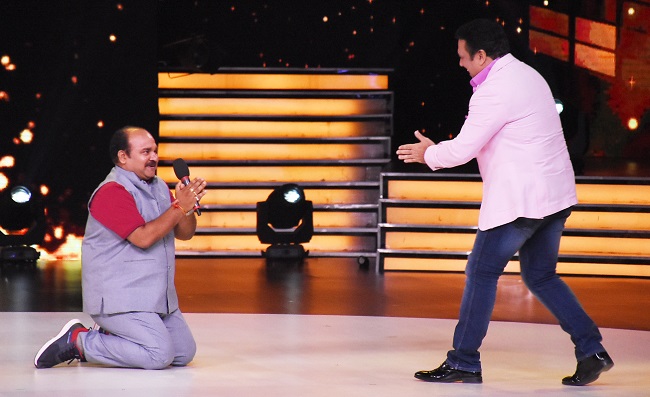 माधुरी दीक्षित और गोविंदा संग Dancing uncle ने कुछ इस प्रकार लगाए ठुमके, तस्वीरों में देखिए