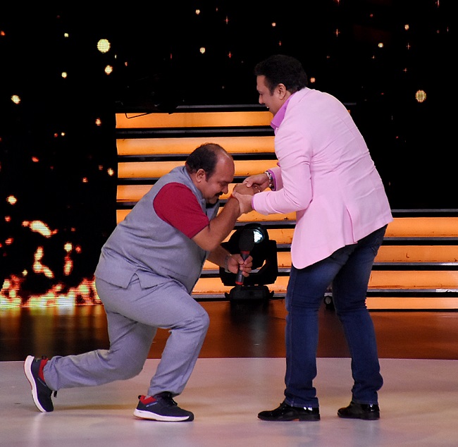 माधुरी दीक्षित और गोविंदा संग Dancing uncle ने कुछ इस प्रकार लगाए ठुमके, तस्वीरों में देखिए