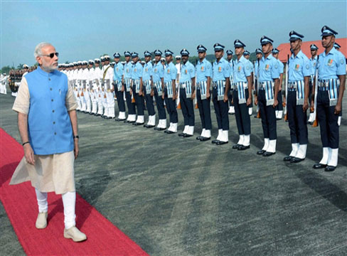समंदर के सिकंदर बने मोदी, देखें तस्वीरें