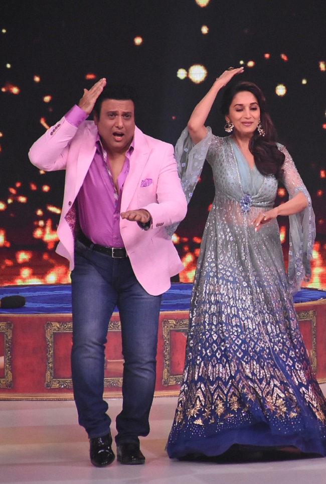 माधुरी दीक्षित और गोविंदा संग Dancing uncle ने कुछ इस प्रकार लगाए ठुमके, तस्वीरों में देखिए