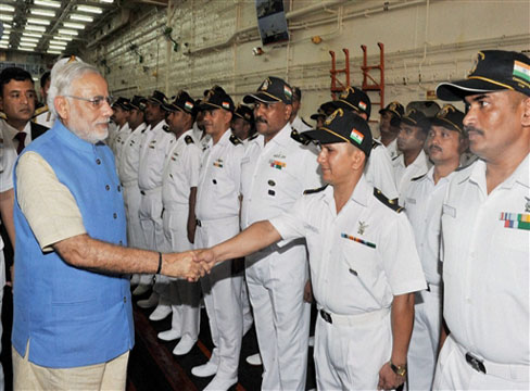 समंदर के सिकंदर बने मोदी, देखें तस्वीरें
