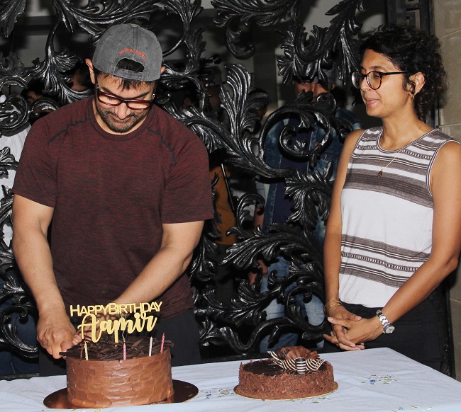 //www.jagranimages.com/images/aamircakecuttingbday_2019_3_14_134115_s.jpg