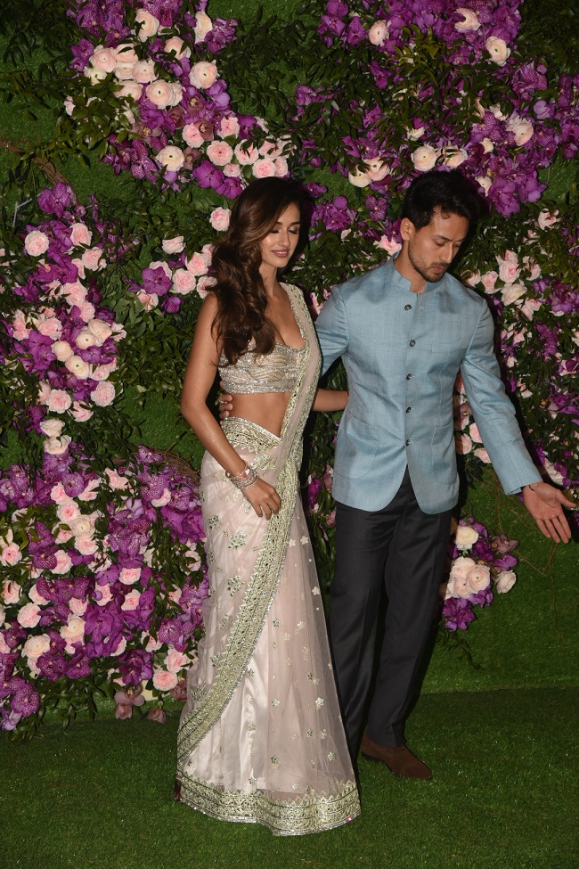 //www.jagranimages.com/images/akashweddingdishawithtiger_2019_3_10_142124_s.jpg