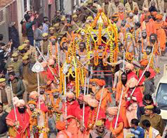 //www.jagranimages.com/images/anand-akhada_2019_1_15_165633_s.jpg