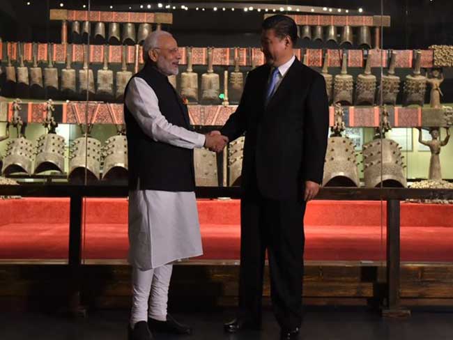 Photos: पीएम मोदी का वुहान दौरा, शी चिनफिंग संग दिखे अलग अंदाज में