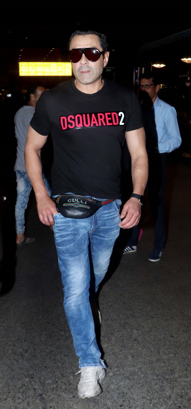 //www.jagranimages.com/images/bobbydeolairport_2019_3_18_113332_s.jpg