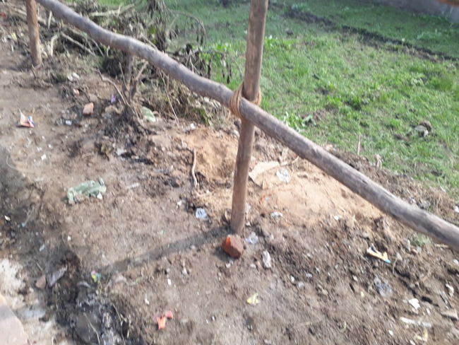सीएम नीतीश की कारकेड पर ग्रामीणों ने किया हमला, मची भगदड़, देखें तस्वीरें...