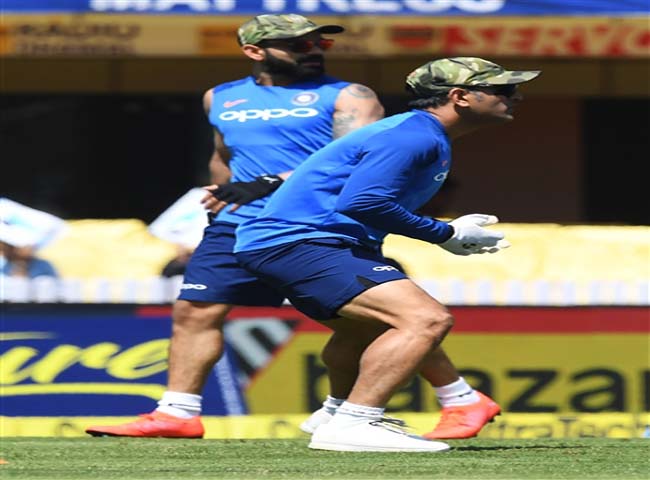 India vs Australia: सेना के सम्मान में camouflaged cap पहनकर उतरी टीम इंडिया, देखें तस्वीरें