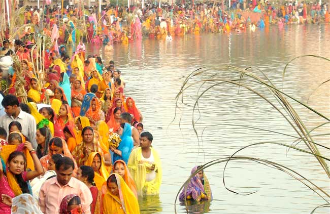 तस्वीरों के जरिए जानें सूर्पासना के पवित्र पर्व ‘छठ’ से जुड़ी कुछ विशेष बातें
