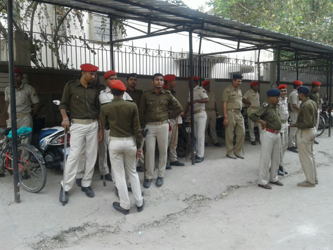 PU छात्रसंघ के अध्यक्ष और उपाध्यक्ष का निर्वाचन हुआ रद, छात्रों ने मचाया हंगामा, देखें तस्वीरें...