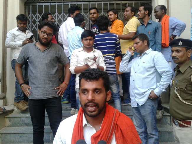 PU छात्रसंघ के अध्यक्ष और उपाध्यक्ष का निर्वाचन हुआ रद, छात्रों ने मचाया हंगामा, देखें तस्वीरें...