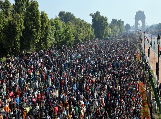 Republic Day 2019 पर शान से लहराया तिरंगा, देखें रंगारंग कार्यक्रम की तस्वीरें